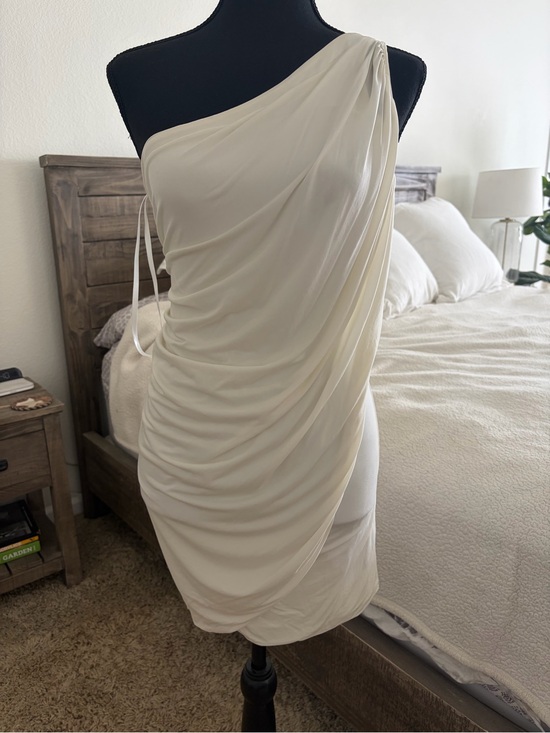 BCBGMaxAzria Dresses & Skirts - BCBG Max Azria One-Shoulder Goddess Ivory Draped Womens Dress Small